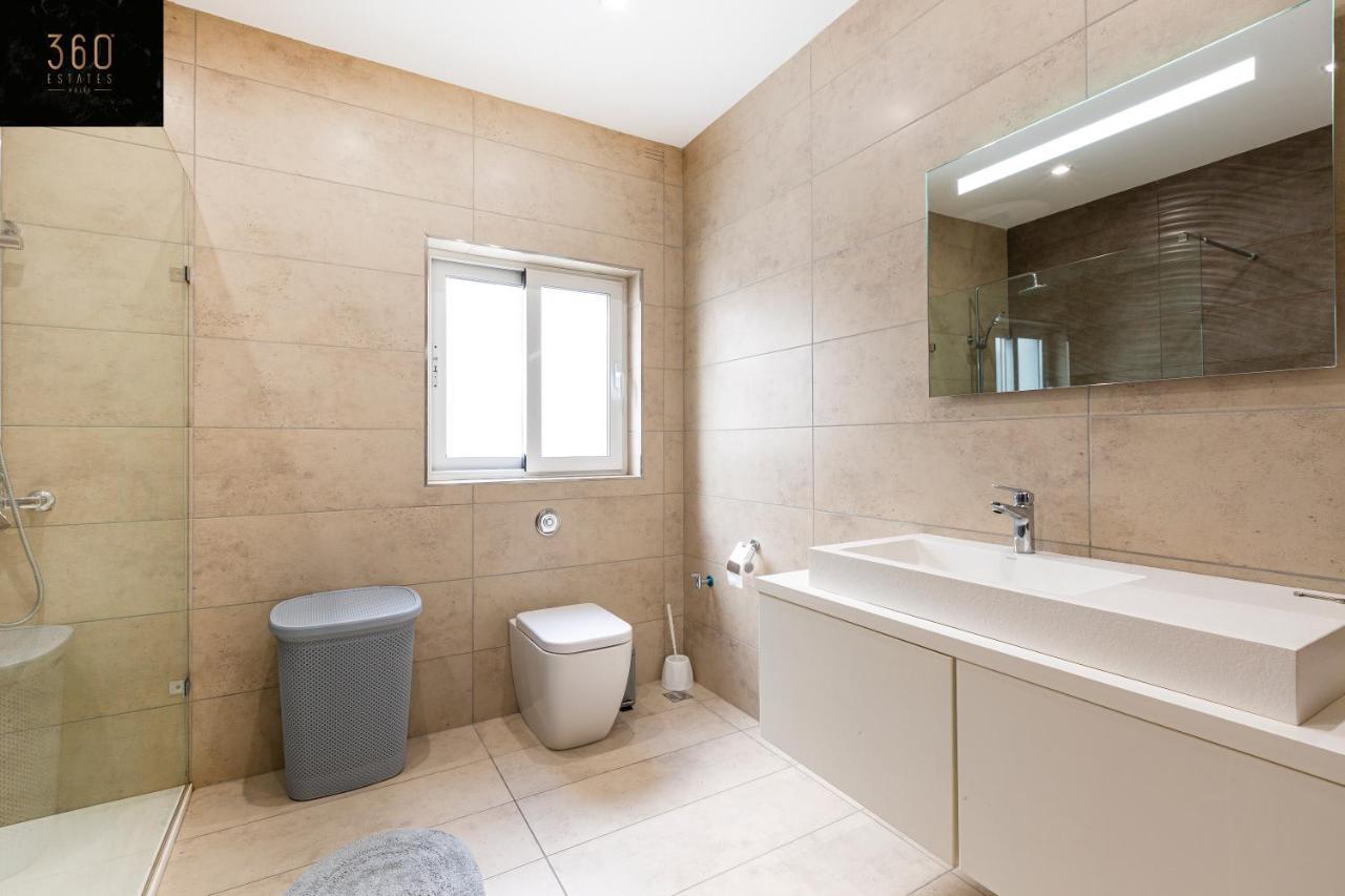 Seafront, Designer Apt With Private Terrace & Wifi By 360 Estates Pieta Exterior photo