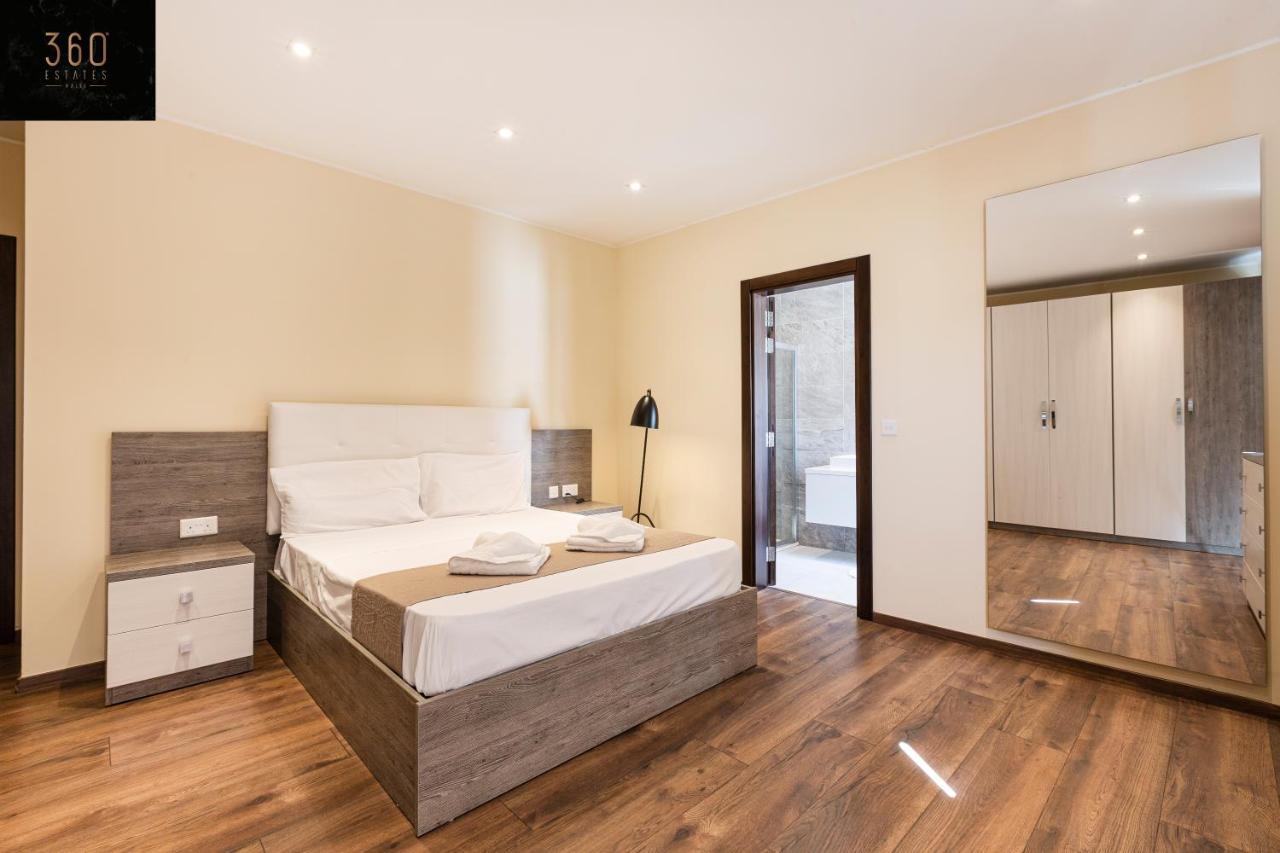 Seafront, Designer Apt With Private Terrace & Wifi By 360 Estates Pieta Exterior photo