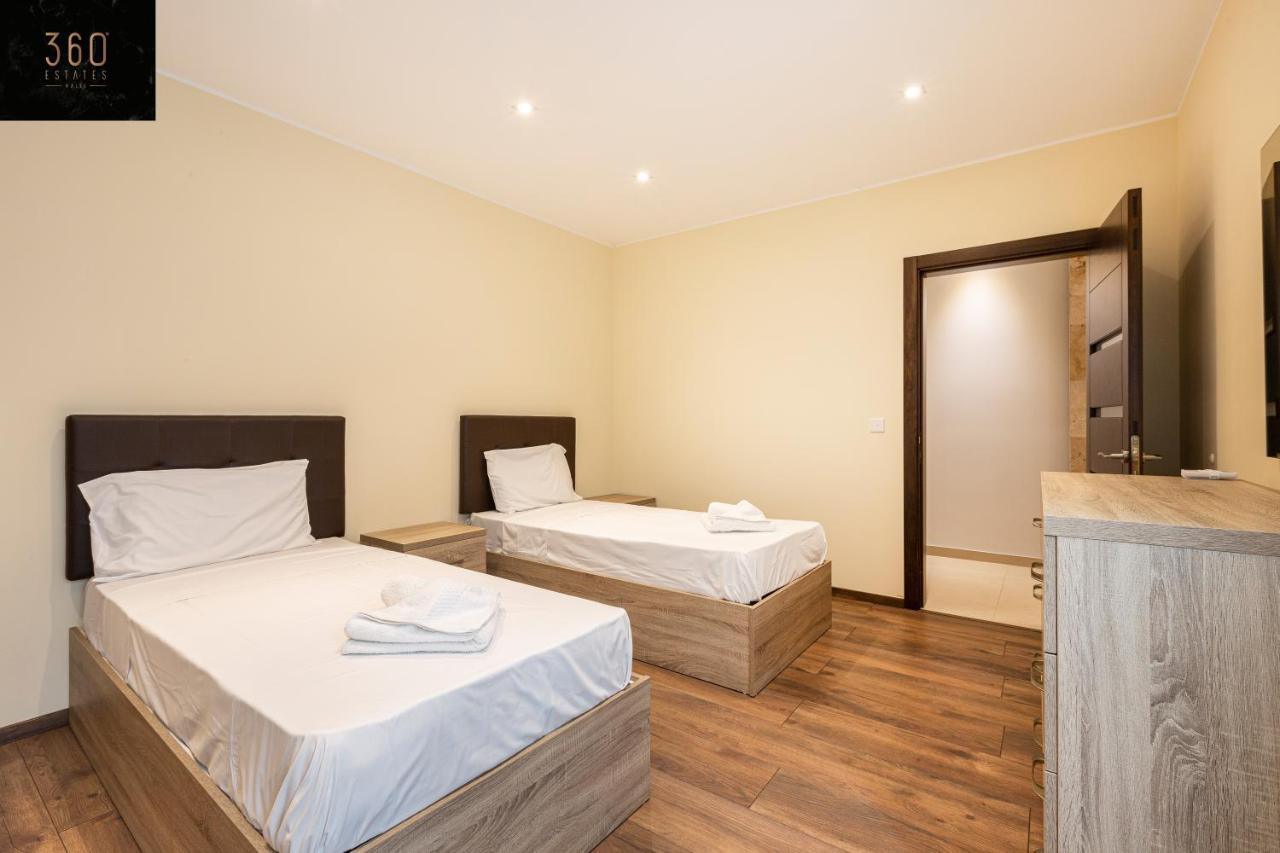 Seafront, Designer Apt With Private Terrace & Wifi By 360 Estates Pieta Exterior photo